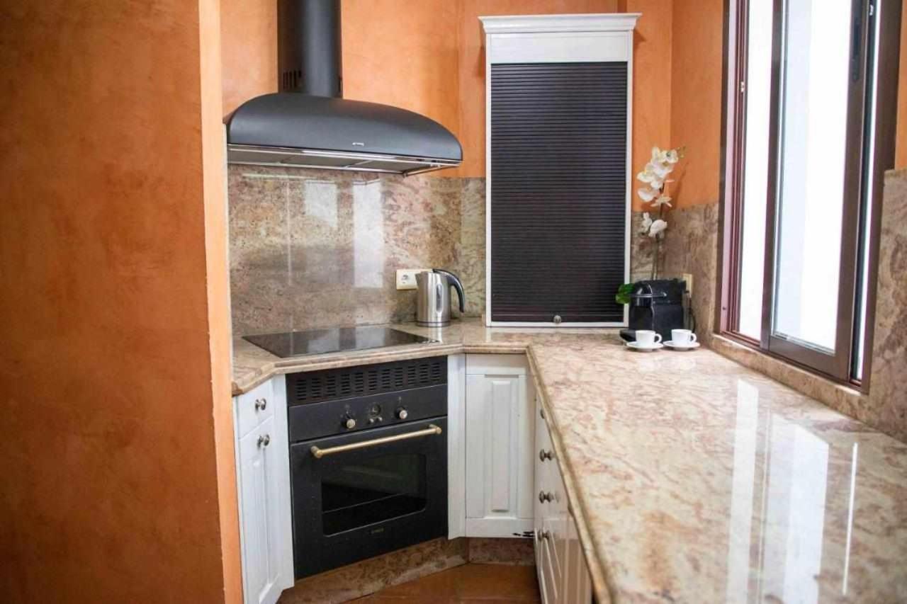 סביליה Monkeys Apartments Adriano & Terrace מראה חיצוני תמונה